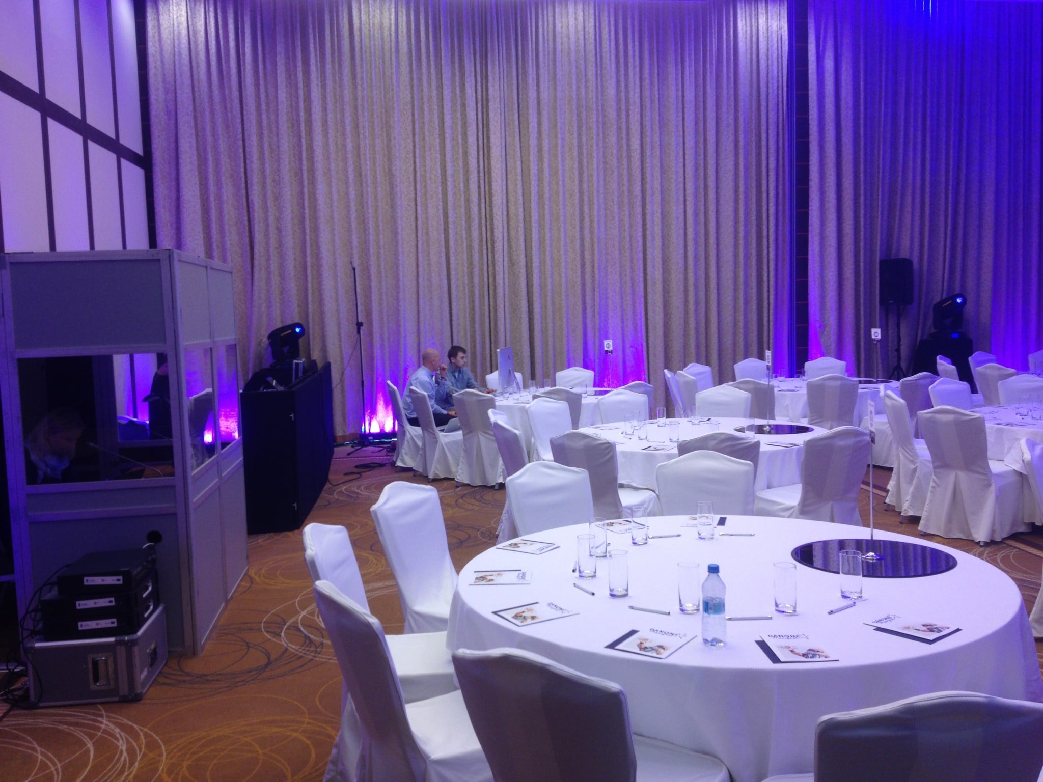 Budka tłumaczenie symultaniczna