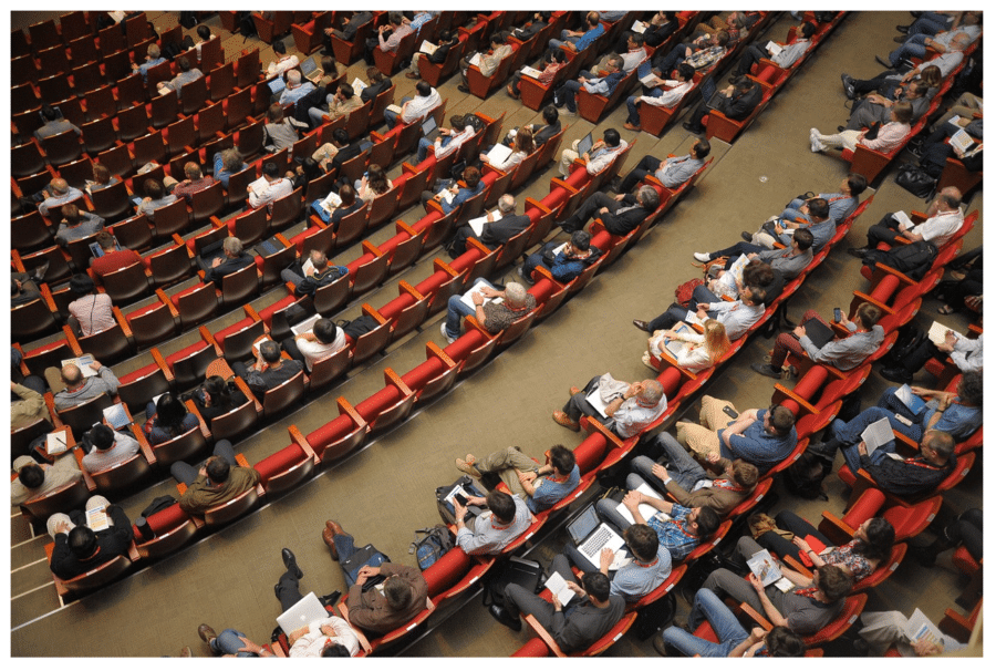 Tłumaczenie symultaniczne na trzy języki