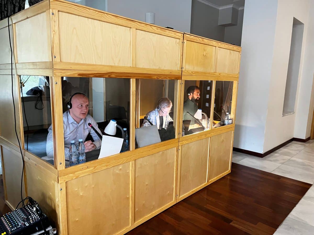 Kabiny symultaniczne oraz tłumaczenie dla CBŚ